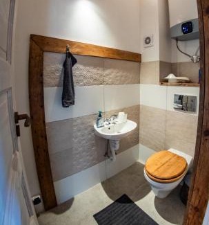 Szokolya Apartment | Minifaktúra Loft Apartman & Reggeliző és Ételbár