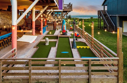 Port Bolivar House | MiniGolf + Beach Access + Game Haven + Sleeps 20