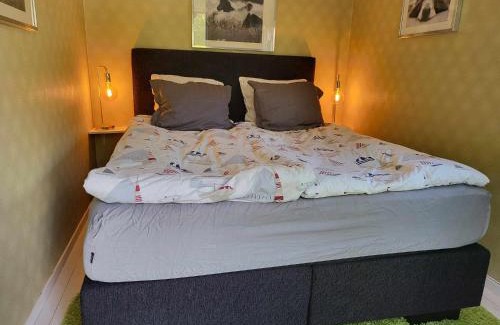 Trosa House | Minihus med stor trädgårdstomt nära golf och hav