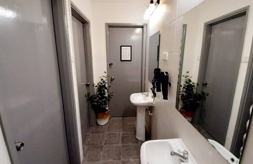Gadong House | Miniinn - Single Room with Shared Bathroom
