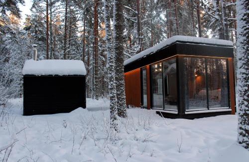 Kahala Apartment | Minimaja ja saunamaja vaatega männimetsale