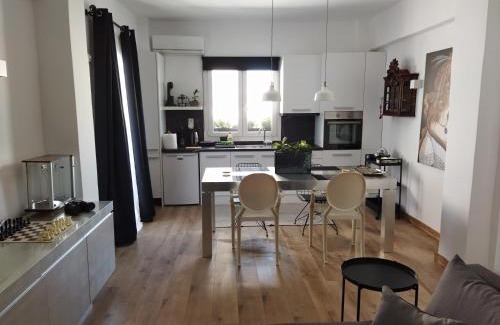 Korinthos Apartment | Minimal apartment by the beach