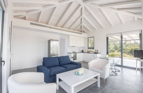 Kilada House | Minimal Maisonette In Porto Cheli