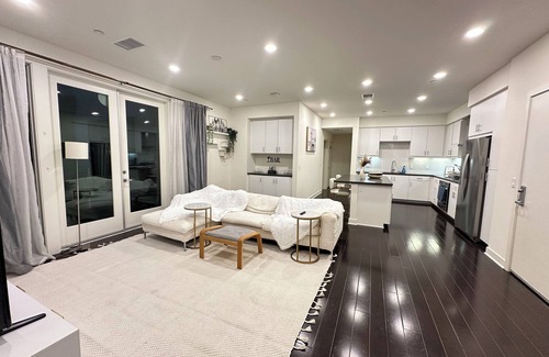 Airport Area Apartment | Minimalist Retreat in Irvine