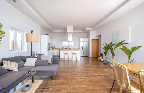 Arenas del Mar Villa | Minimalist villa by the beach