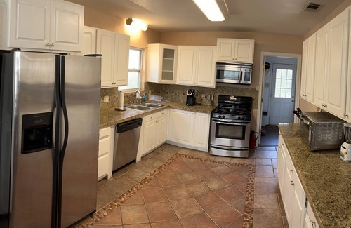 Central Arlington House | Minimum28 day rental 2000 sq. ft. Home 20 min from downtown Ft. Worth and Dallas