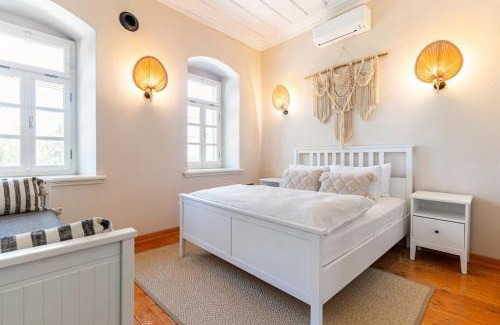 Foca Villa | MINIQ HOMES 103 - Stone House with Garden Cinema, Barbecue, Mini Golf