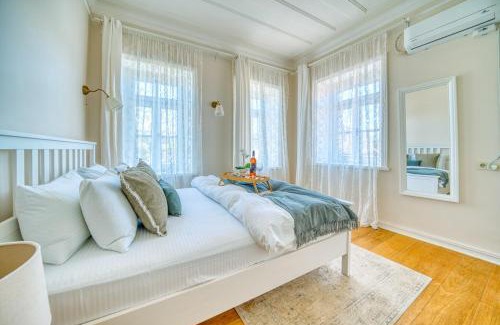 Foca Villa | MINIQ HOMES 105 - Golf, Cinema, BBQ, Foça Center 2BR Stone Home