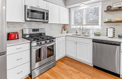 Apple Valley House | Minne-Getaway, Designer Stay South Of The River