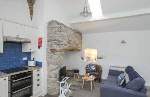 Moelfre Cottage | MINNEHAHA, pet friendly, country holiday cottage in Moelfre