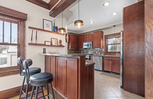 Edina House | MINNeSTAY* Fulton Lodge | Close to the Lakes!