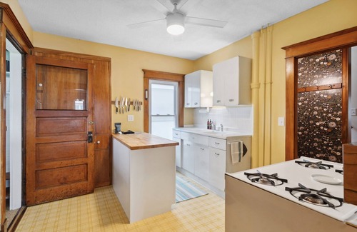 Kingfield House | MINNeSTAY* Retro Haus