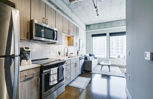 Warehouse District Apartment | MINNeSTAY* Sable 206 | Alcove