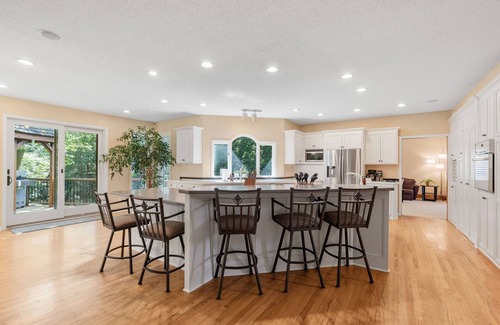 Eden Prairie House | MINNeSTAY* Serenity on the Creek