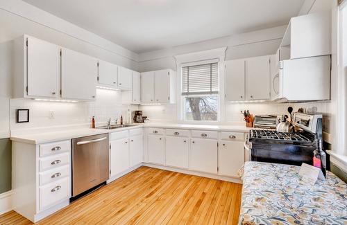 Summit - University House | MINNeSTAY* The Fitzgerald | Historic
