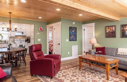 Waverly Cabin | MINNeSTAY* Water's Edge Retreat