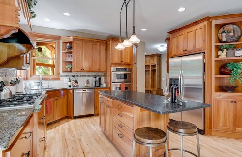 Shakopee House | MINNeSTAY* Woodhaven Retreat | Valentine's Day