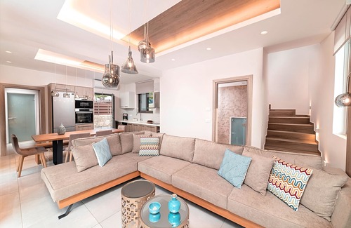 Filaki Villa | Minoas Maxima Villa | 2 Heated Pools | 18 guests