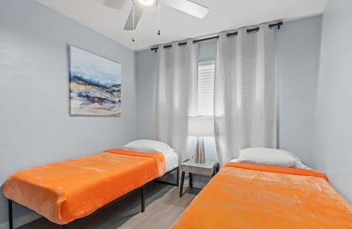 Hyde Park Apartment | Mins 2 Dwntown - Private Retreat - Austin Cove