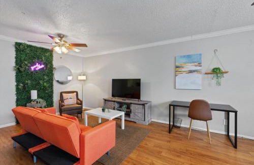 Brentwood Apartment | Mins to Downtown - Stunning Austin Haven - Pool