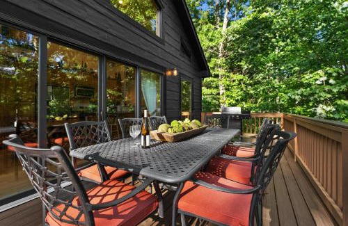 Franklin House | Mins To Highlands Hot Tub, Fire Pit, Game Room