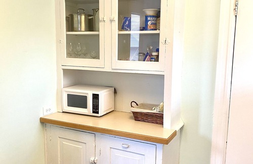 Sault Ste. Marie Apartment | Mint Vintage 2 bed apt Walk to the locks Sault USA