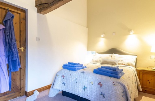 Bromyard Cottage | Mintridge - The Oast House - farm stay apartment set within 135 acres