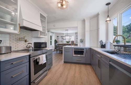 Waterford House | Minutes from Beaches | Large Spa - Home Theater