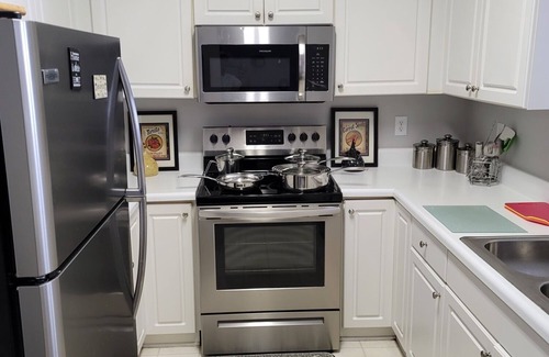 Northeast Raleigh House | minutes from downtown 3br stylishhome-free parking