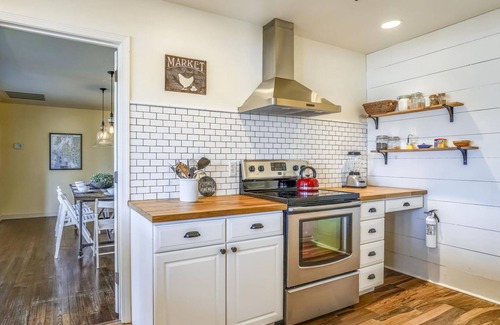 Unionville House | Minutes from Downtown St. Michaels and Tilghman | Private Dock | Hot Tub