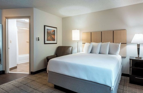 Park Central Hotel | Minutes from Heights Family Aquatic Center! Pet-friendly Suite W/Full Kitchen!