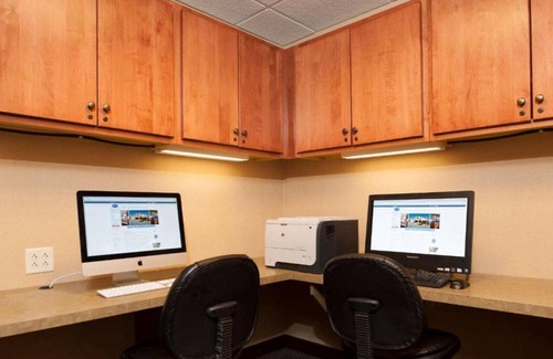 Quad Cities House | MINUTES FROM QUAD CITY INTERNATIONAL AIRPORT