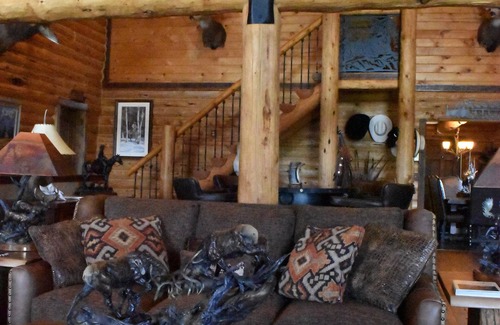 Emigrant Cabin | Minutes from Yellowstone