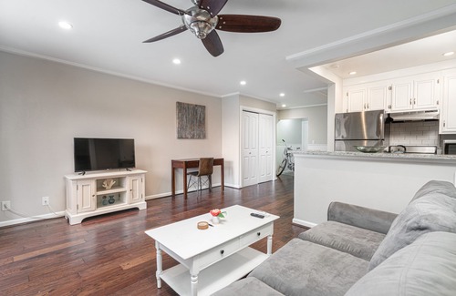 Santa Ana Heights Apartment | Minutes to Balboa Beach and Lido Marina Village