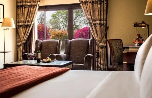 Gaborone Hotel | Minutes to Botswana National Stadium! 2 Modern Units with Free Parking & Shuttle