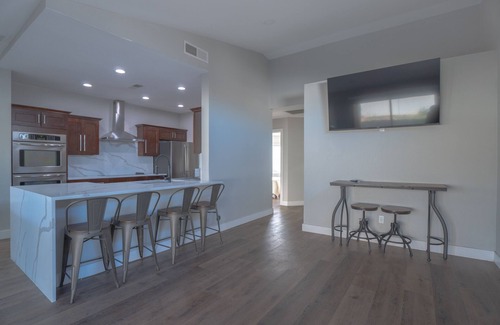 Glendale House | Minutes to Cardinal stadium . West Gate also minutes away for eating and fun.