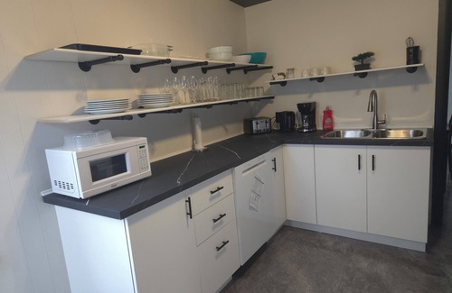 Rideau Heights House | Minutes to Downtown and Ideal for Long-term Stays!