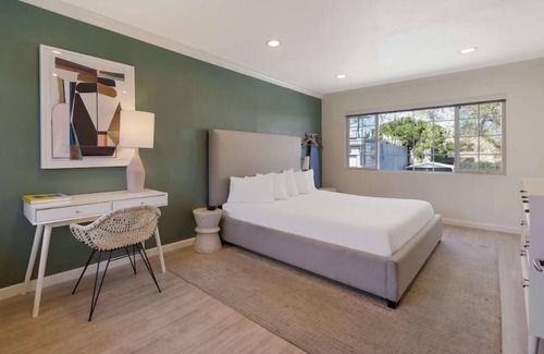 Piedmont Avenue Hotel | Minutes to Good Old Lake Merritt! Pet-friendly modern-retro style motel