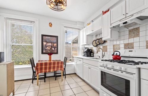Communipaw Apartment | Minutes to Manhattan and the NJ Shore