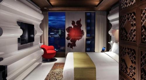 Bowrington Hotel | Mira Moon