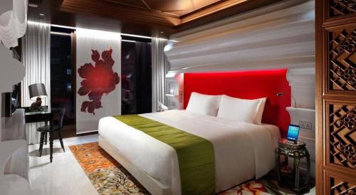 Bowrington Hotel | Mira Moon