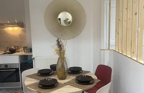 Corbeil-Essonnes Apartment | Mira - Sublime Apartment Close to Train Station