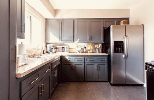 Mid-Wilshire Apartment | Miracle- Mile Beauty!