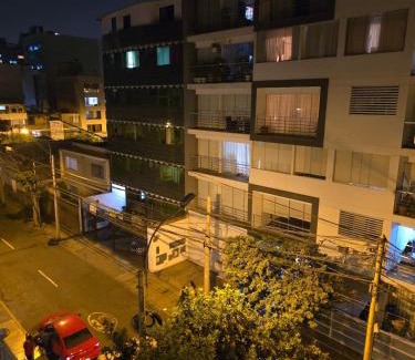 Petit Jean Ocharan Apartment | Miraflores Top Cerca al Kennedy