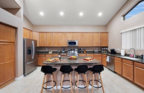 Mission Valley Villa | Mirage Peak Manor Luxury Villa w/Pool Spa Pickleball & Games Hosted by Relaxtay