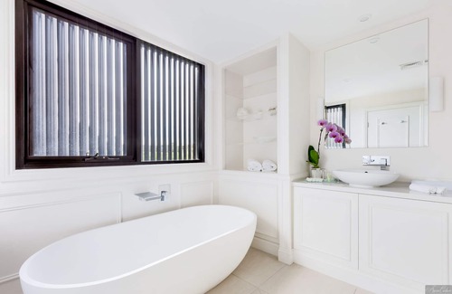 Terrey Hills Hotel | Miramare Gardens