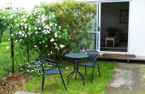 Waitakaruru Bed & Breakfast | Miranda Homestead B&B