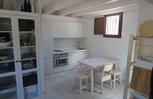 Old Town Apartment | Mirandoacuenca tourist apartment is next to the Cathedral and the Hanging Houses