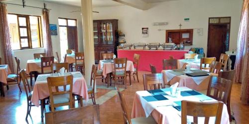 Sultan Hamud Hotel | Miryams Village Inn Safari Lodge