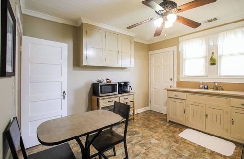 Richmond Hill House | Miss Audrey’s House is a charming cottage in the heart of historic Richmond Hill